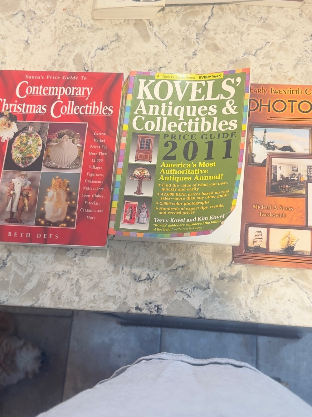 Antiques & Collectibles Price Guide 2011 - Green Cover